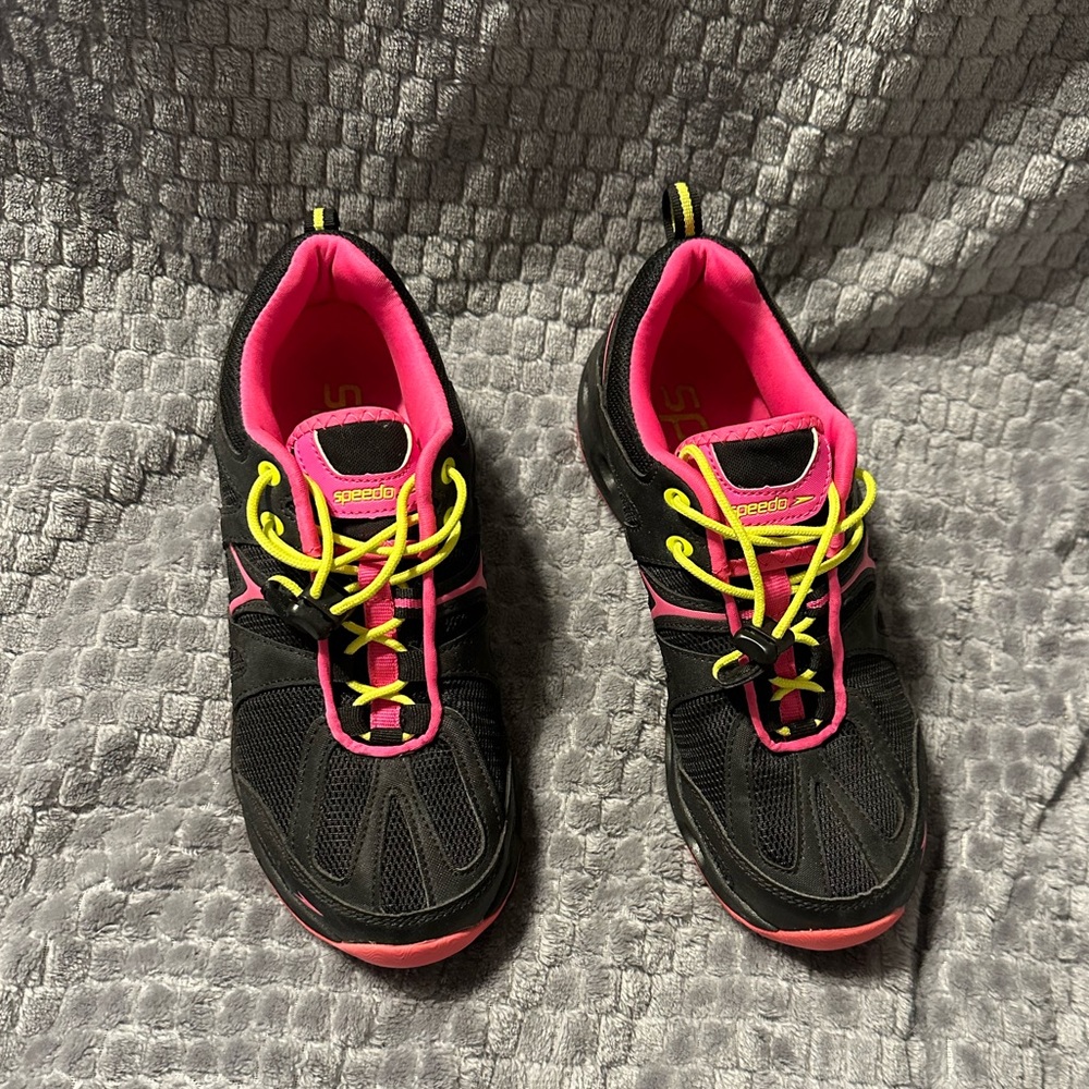 Wonderful condition! Womens Speedo tennis shoe